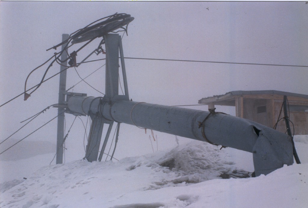 Etat du dernier pylone du téléski du Norma 2 en février 1990 - Crédit photo : Roland FIANDINO Etat du dernier pylone du téléski du Norma 2 en février 1990 - Crédit photo : Roland FIANDINO
